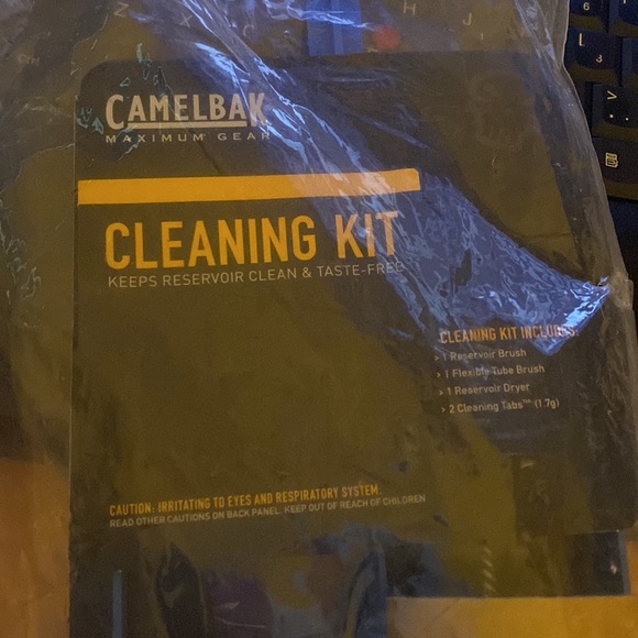 Nwot Camelbak cleaning kit - Picture 2 of 6